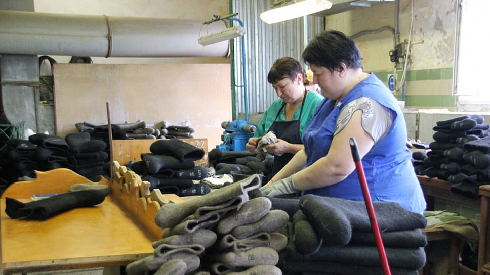 Цех фабрики валеной обуви в Ярославле