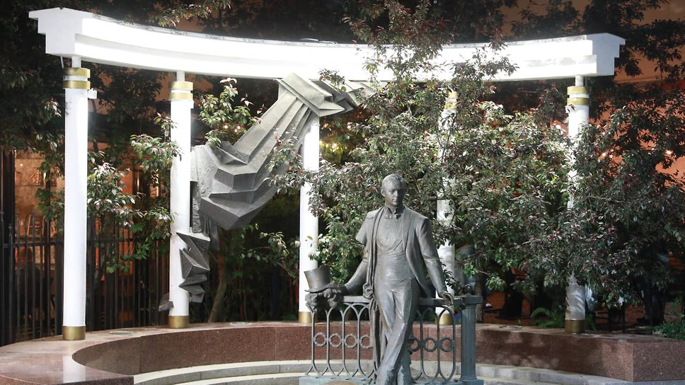 Подсветка памятника Собинову