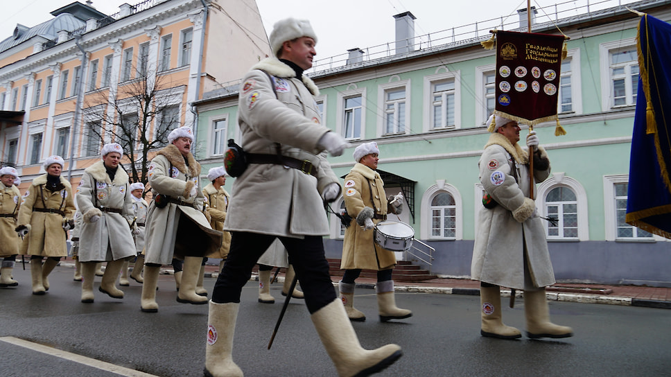 Гвардейцы Государыни Масленицы традиционно во главе праздничного шествия