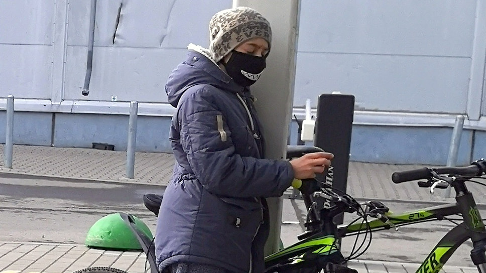 Велосипедист в маске