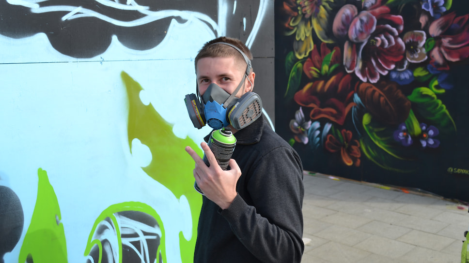 Мастер граффити на фестивале «Самоварфест»