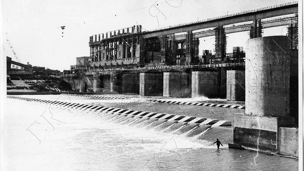 Вид строящейся Угличской гидростанции, 1940 г. (ГКУ ЯО ГАЯО. Коллекция фотодокументов. П-1-2457)