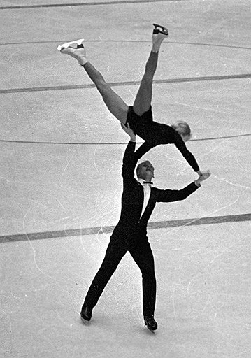 В 1968 году в Гренобле фигуристы Людмила Белоусова и Олег Протопопов второй раз подряд стали абсолютными олимпийскими чемпионами