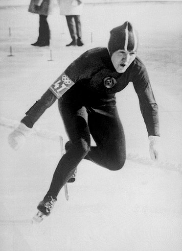 На Олимпиаде в Инсбруке конькобежка из СССР Лидия Скобликова установила три олимпийских рекорда