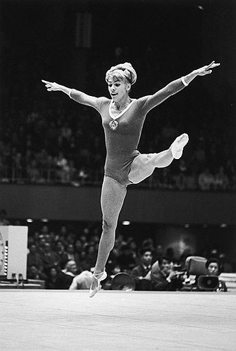 Великая советская гимнастка Лариса Латынина на Играх 1956 года в Мельбурне, 1960 года в Риме и 1964 года в Токио собрала наибольшую коллекцию олимпийских медалей за всю историю спорта — девять золотых, пять серебряных и четыре бронзовые медали