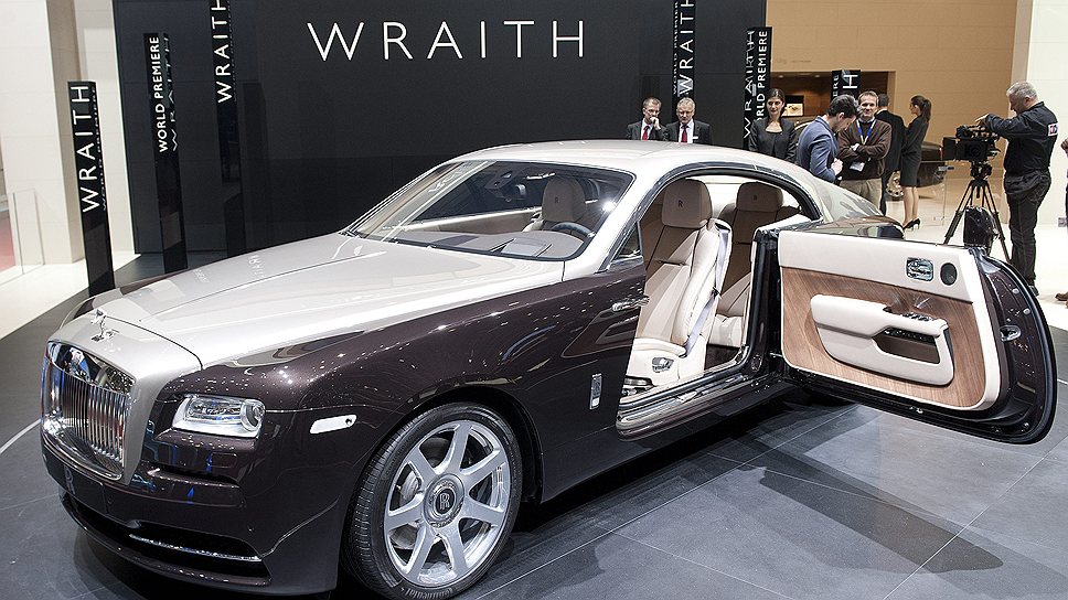 Для подсветки крыши салона Rolls-Royce Wraith используется 1340 источников света. 
