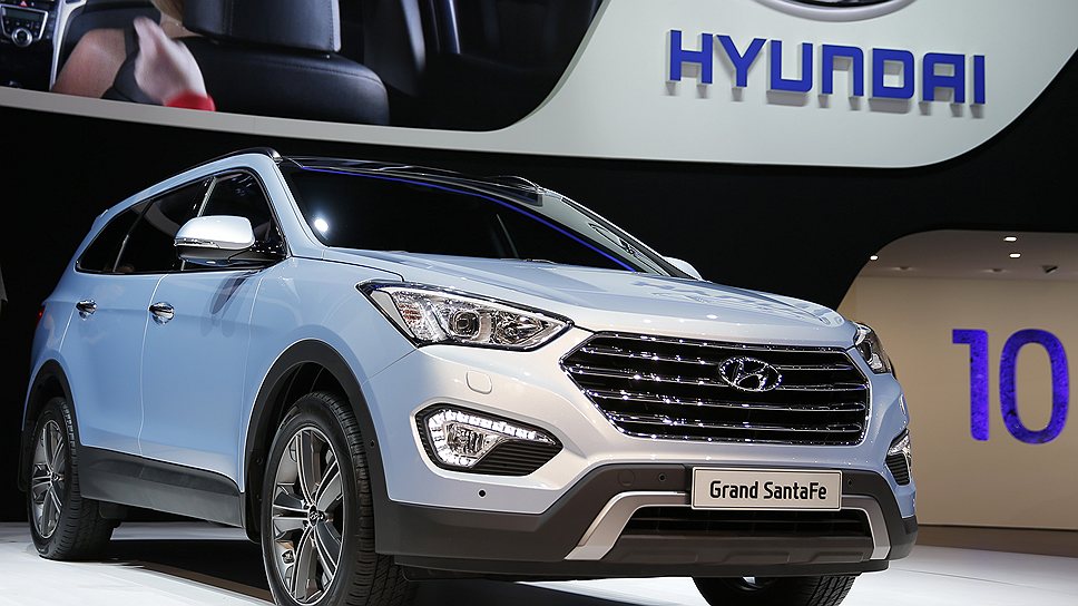 К имени кроссовера Hyundai Santa Fe добавилось слово Grand — машина стала семиместной 
