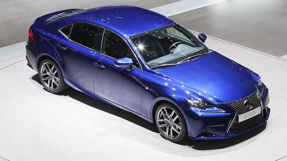 Lexus провел на Женевском салоне европейскую премьеру своего седана IS 
