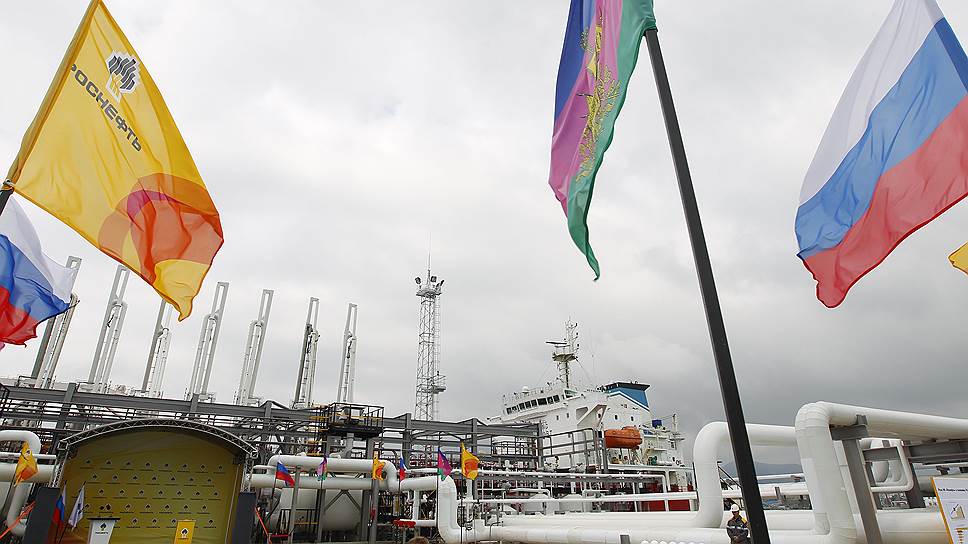 В октябре 2013 года &quot;Роснефть&quot; запустила на Туапсинском НПЗ крупнейшую в России установку первичной переработки нефти ЭЛОУ-АВТ-12 мощностью 12 млн тонн в год