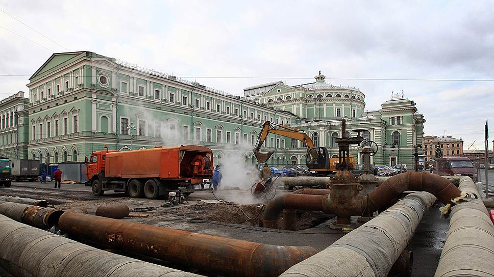 Популистская политика сдерживания тарифов приводит к тому, что трубы в Петербурге продолжают рваться, а тепловые сети деградировать