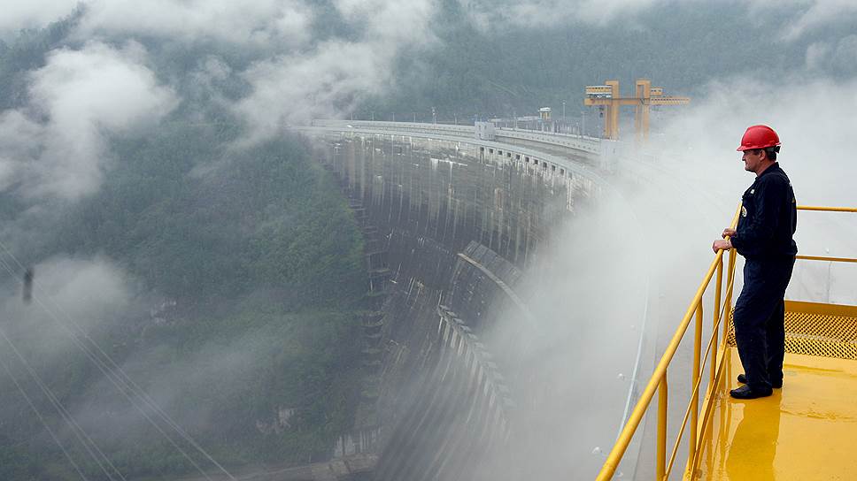 Долгожданный ввод в строй Саяно-Шушенской ГЭС (на фото) лишь увеличил предложение, которое опережает спрос уже на 15,4 ГВт мощности