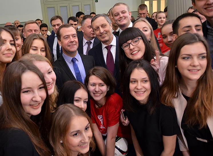 В День российского студенчества плехановцев посетил председатель правительства Дмитрий Медведев. &quot;Когда я учился, таких вузов не было&quot;, — сказал он ребятам