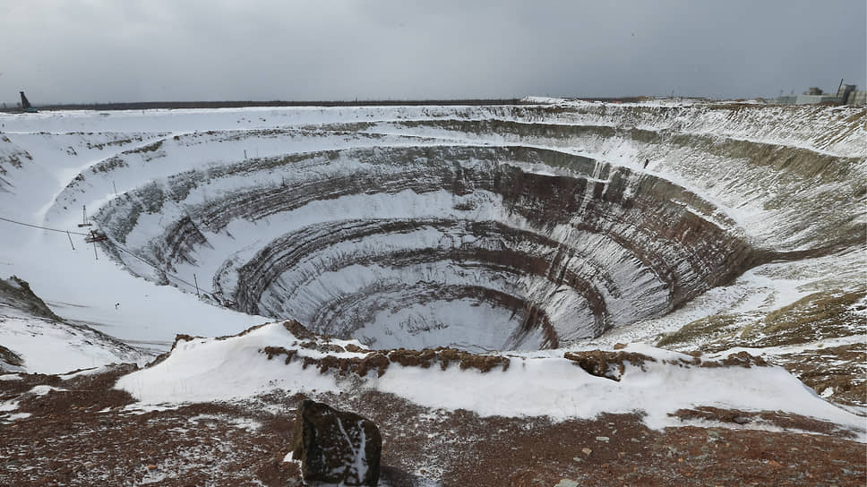 Добыча открытым способом на руднике «Мир» была остановлена в 2001 году