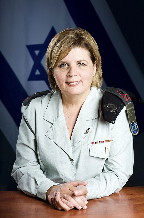 В этом году Орна Барбивай стала первой женщиной в Израиле, которой было присвоено воинское звание алуф, то есть генерал-майора 