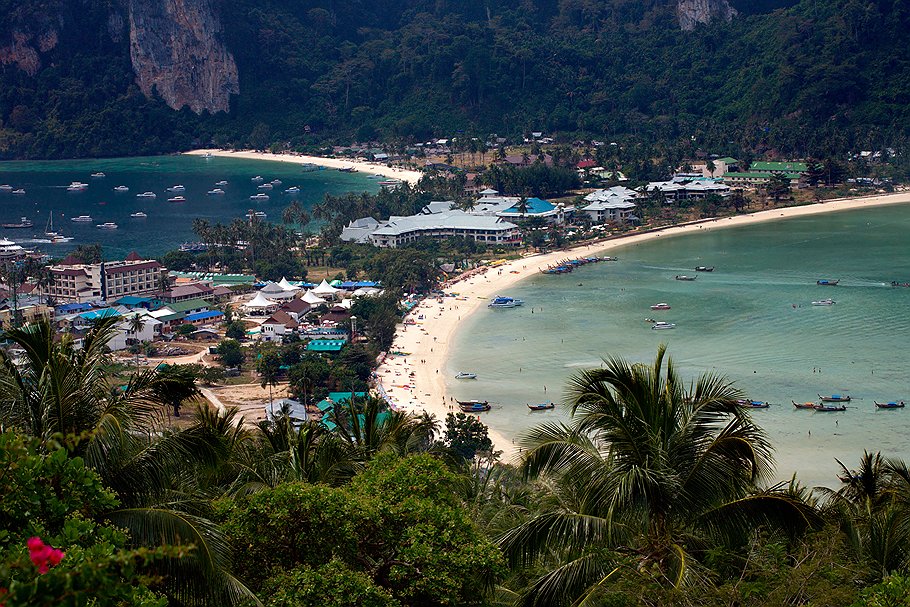 О тайском острове Пхи-Пхи узнали благодаря фильму &quot;Пляж&quot; с Леонардо Ди Каприо