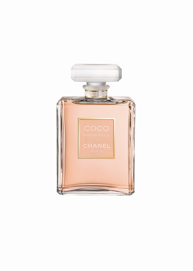 &lt;B>Coco Mademoiselle L`Extrait от Chanel&lt;/B>&lt;br>Coco Mademoiselle L`Extrait от Chanel — более свежая и одновременно более глубокая версия известного аромата, выпущенная в высокой парфюмерной концентрации и миниатюрном формате 15 мл — для вечерних сумочек и клатчей. 
