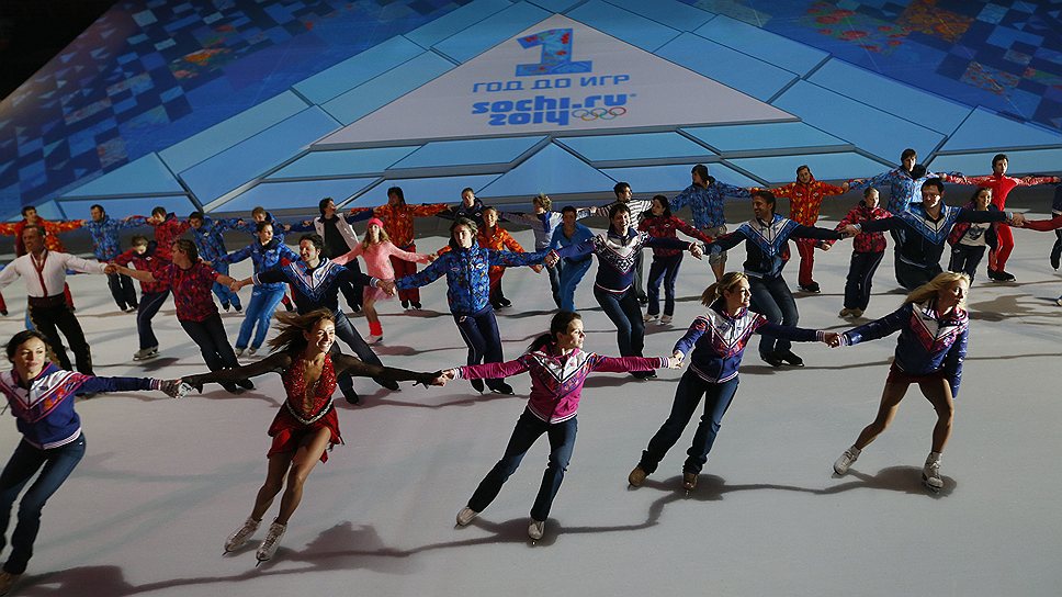 В красочном ледовом шоу &quot;Год до Игр&quot; приняли участие около 300 артистов и спортсменов 
