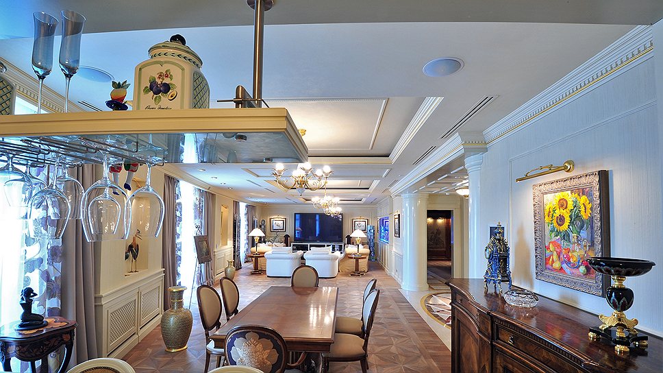 500-метровая квартира на Якиманке выставлена на продажу, потому что хозяину не хватает 100 кв. м для гардеробной 