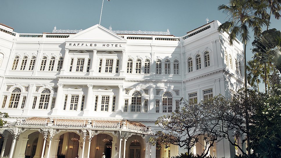Белоснежное здание великой гостиницы — классика колониальной архитектуры