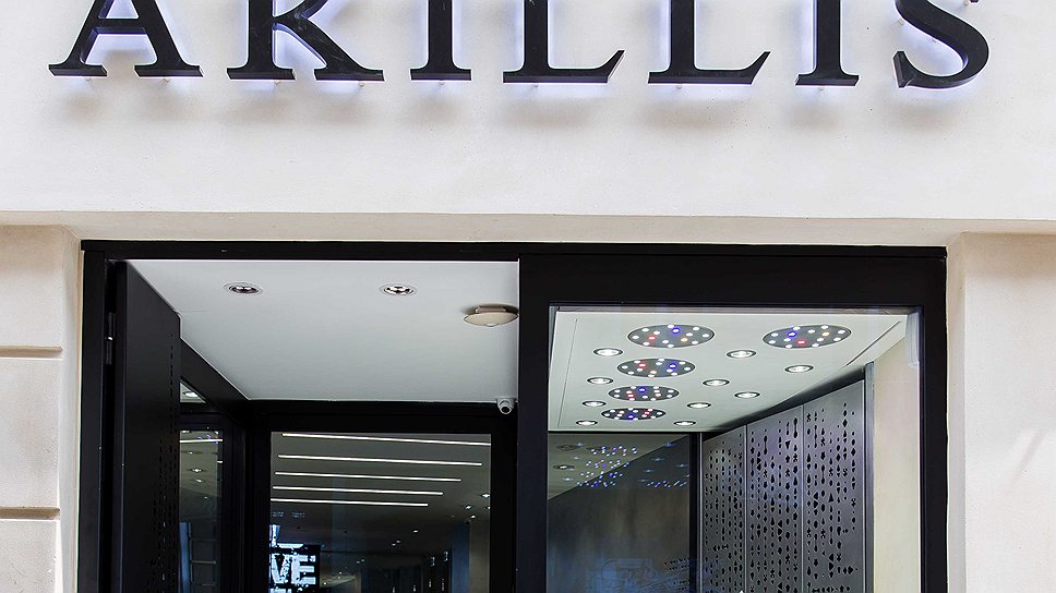 Магазин Akillis расположен на знаменитой торговой улице Парижа — Сент-Оноре 