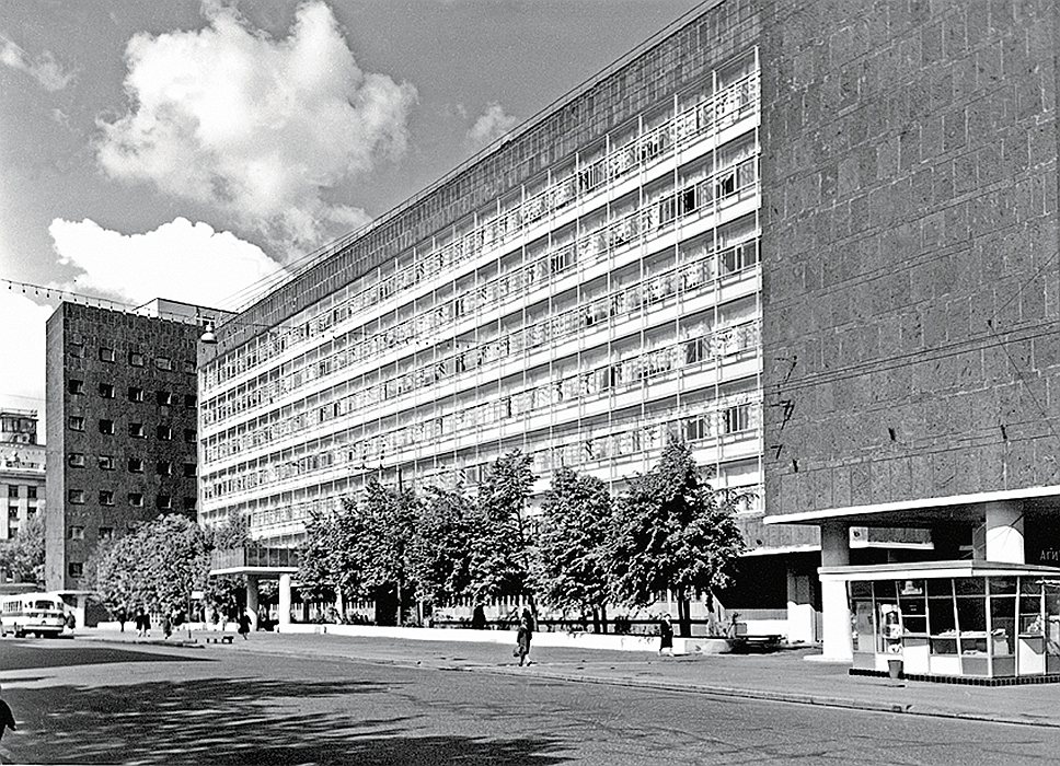 Здание, построенное по проекту Ле Корбюзье, 60-е годы