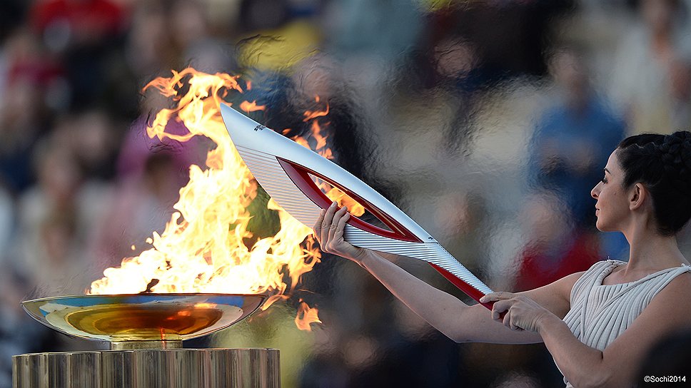 29 сентября 2013 года. Олимпийский огонь &quot;Сочи 2014&quot; был зажжен в древней Олимпии, на родине античных Игр 
