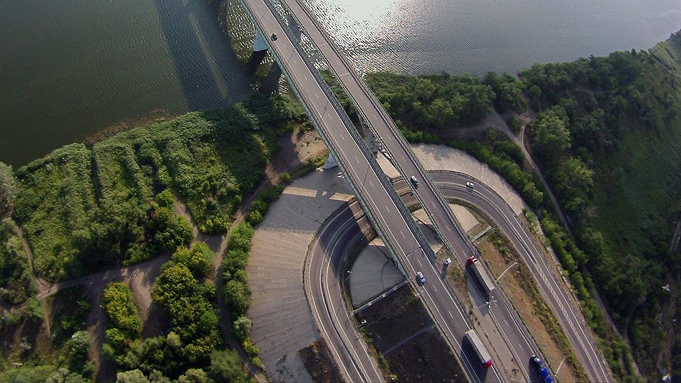 Мосты и развязки новых автомагистралей с высоты птичьего полета напоминают произведения искусства