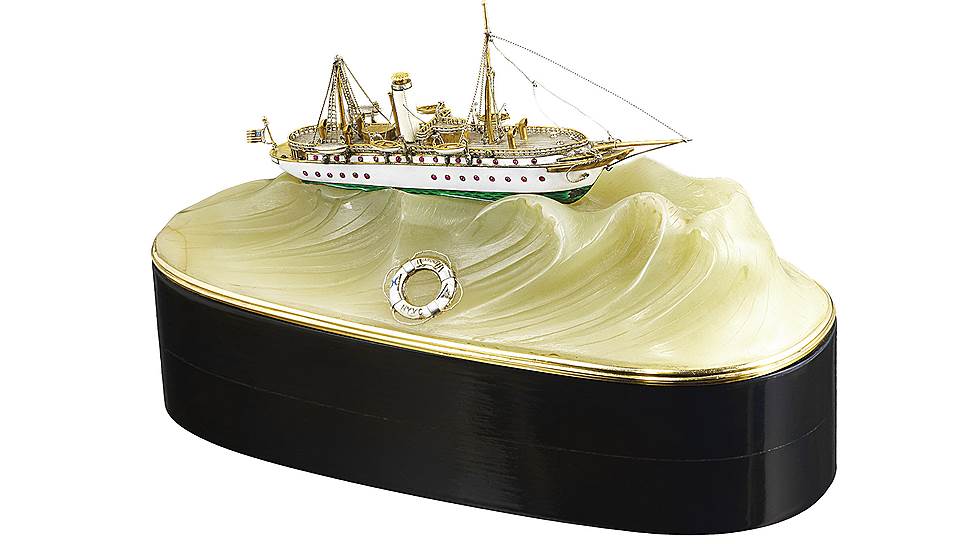 Van Cleef &amp; Arpels. Миниатюрная модель яхты Varuna of New York, золото, серебро, рубины, яшма, эбеновое дерево, эмаль, 1908 год