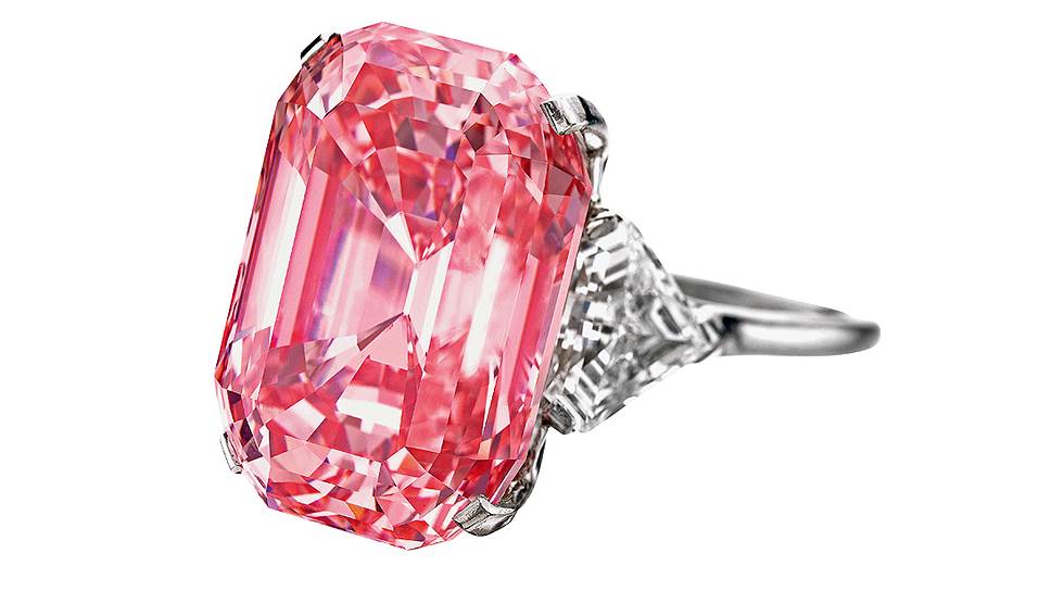 Розовый бриллиант Graff Pink весом 24,78 карата в составе кольца продан на Sotheby`s в ноябре 2010 года за $46 158 674 
