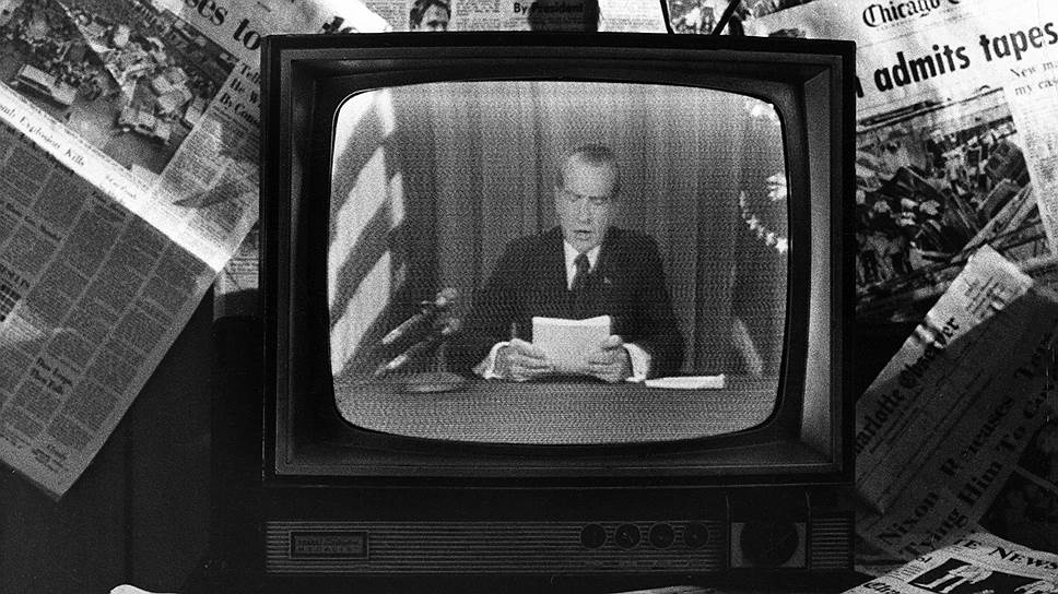 Вашингтон, 8 августа 1974 года. 37-и президент Ричард Никсон объявляет о своей отставке по национальным телеканалам страны 
