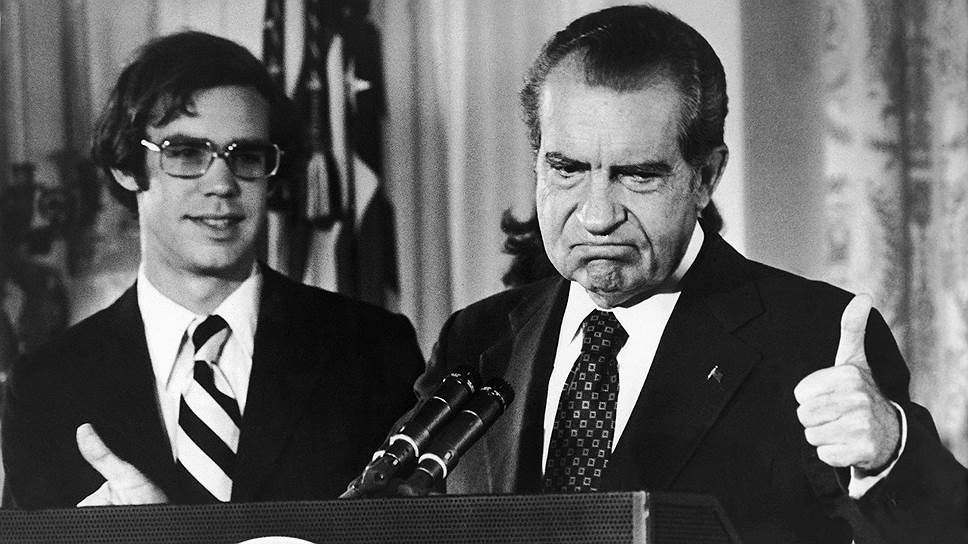 Белый дом, Вашингтон, 12 августа 1974 года. Экс-президент США Никсон прощается со своими сотрудниками 
