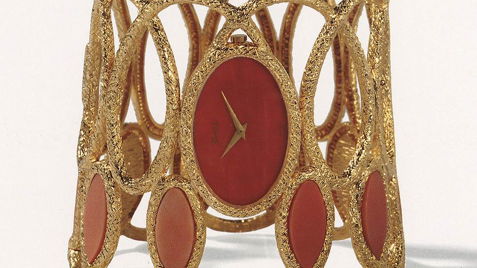 Piaget, часы с циферблатом из коралла на золотом браслете с орнаментом &quot;медальоны&quot;, 1971 
