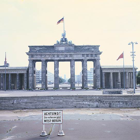 Брандербургские ворота со стороны Западного Берлина, январь 1987 года 

