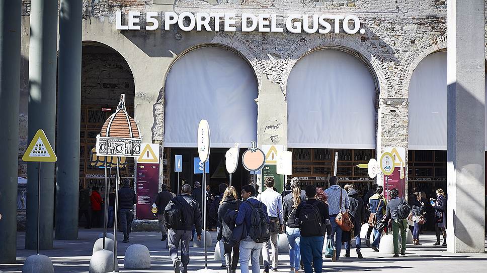 Выставка Pitti Taste в помещении закрытой станции Леопольда во Флоренции 
