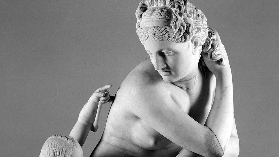 Сидящая Венера, мрамор, II век н. э. 
