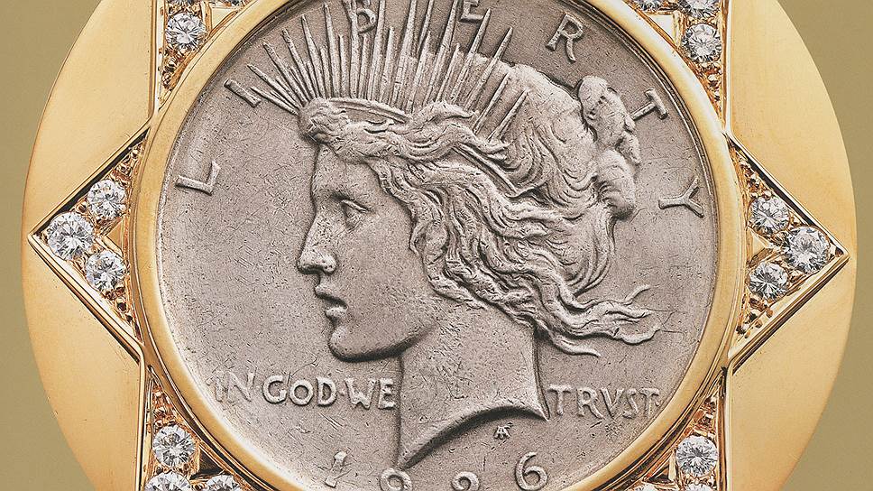 Американская монета из золота и серебра 1920 годов, переделанная ювелирами Bvlgari в брошь в начале 1970-х 
