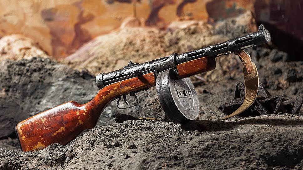 7,62-мм пистолет-пулемет Дегтярева (ППД-40) разработан известным советским оружейником Василием Дегтяревым. Активно использовался Красной армией во время советско-финской и на начальном этапе Великой Отечественной войн