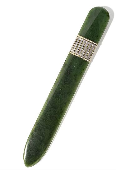 Carl Faberge, нож для разрезания бумаг из сибирского нефрита, 1912 год. Wartski 
