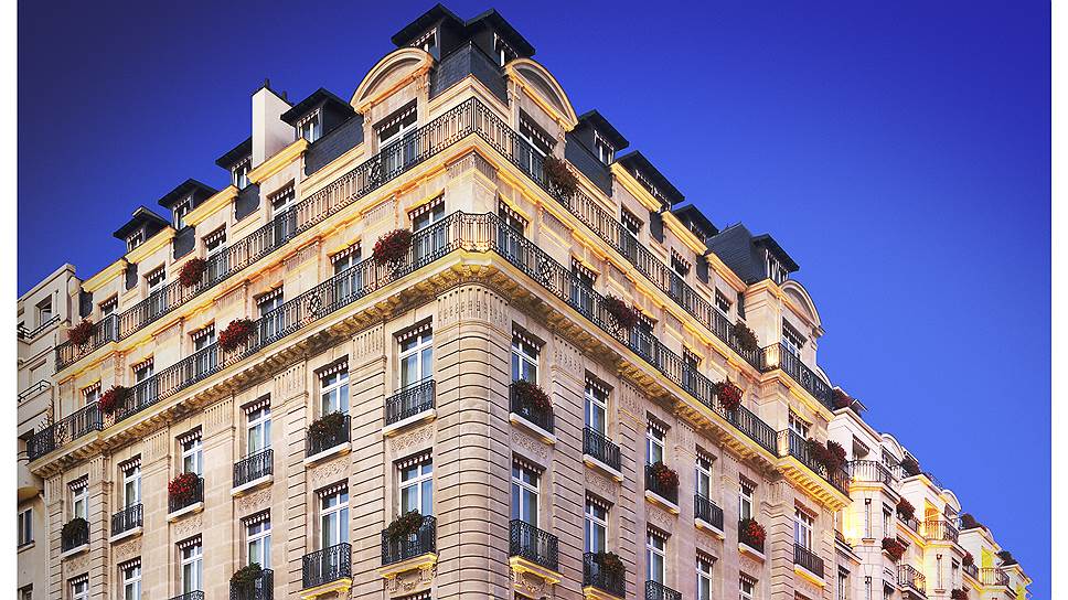 Каждый номер в Le Bristol словно отдельная парижская квартира с видом на улицу Фобур-Сент-Оноре или внутренний сад отеля