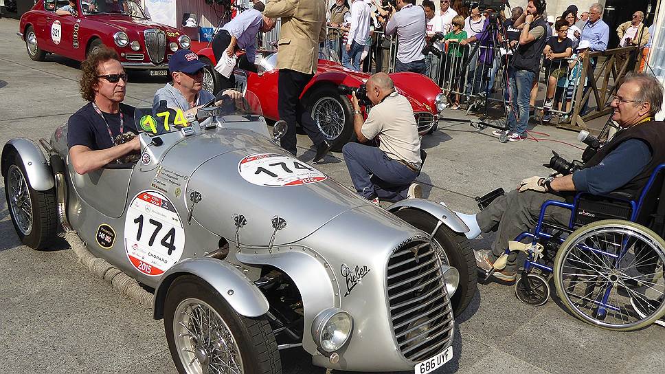 Саймон Фразер и Бернар Леклерк готовятся вести свою Benedetti 1948 года навстречу опасностям гонки