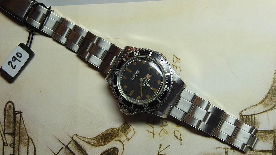 Часы Rolex Submariner, которые Роджер Мур носил в фильме &quot;Живи и дай умереть&quot;, ушли за 365 тыс. швейцарских франков 

