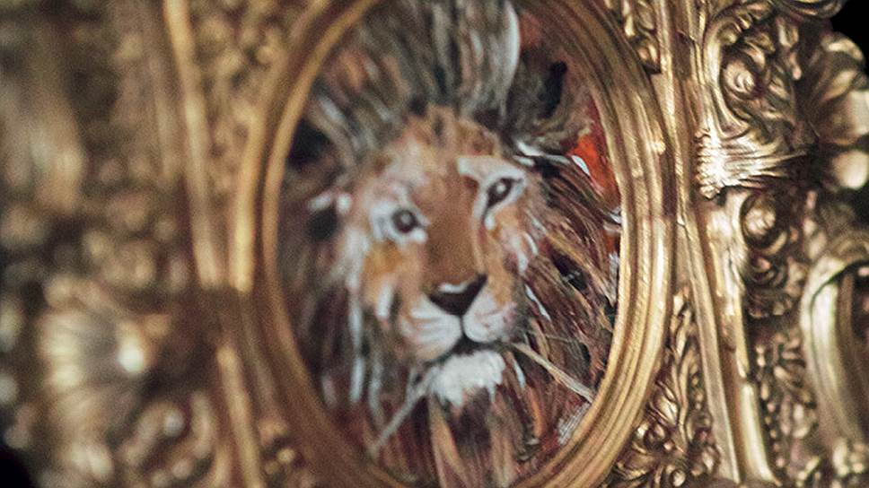Изображение льва, которое украшает квартиру мадемуазель Шанель в Париже по адресу улица Камбон, 31 
