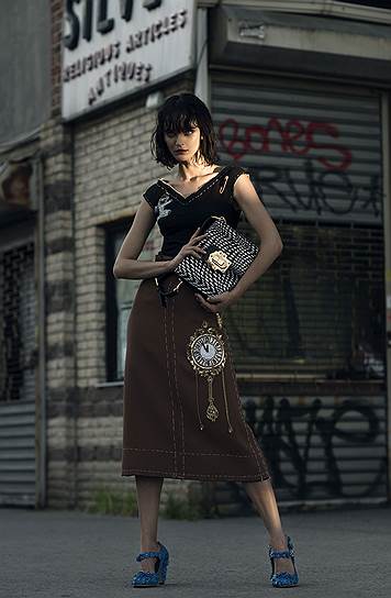 Платье с аппликацией, сумка и туфли
Dolce &amp; Gabbana