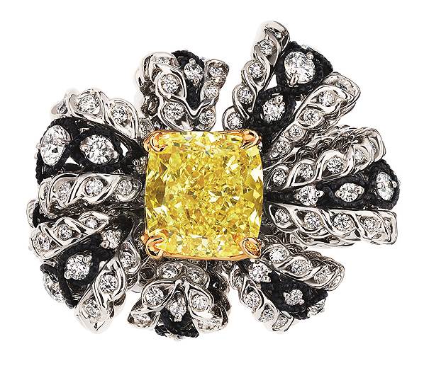 Кольцо Salon de Venus diamant jaune, белое золото, бриллианты и желтый бриллиант, Dior Haute Joaillerie 
