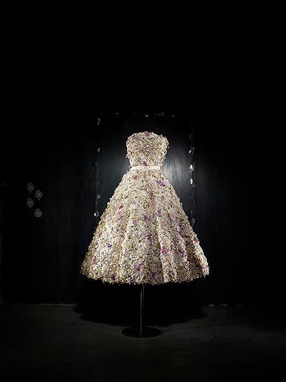 Платье из коллекции haute couture осень--зима 1952