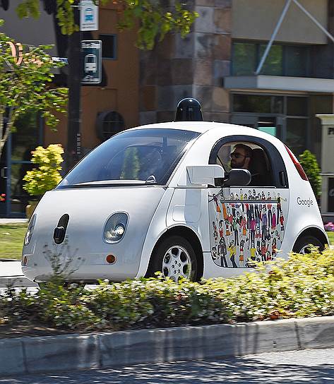 Google Driveless Car свободно ездит по кремниевой долине