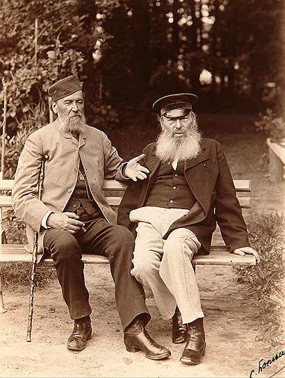 Беседы о чистом искусстве с другом юности Полонским (слева) в конце 1880-х очень оживляли усадебные досуги Фета 
