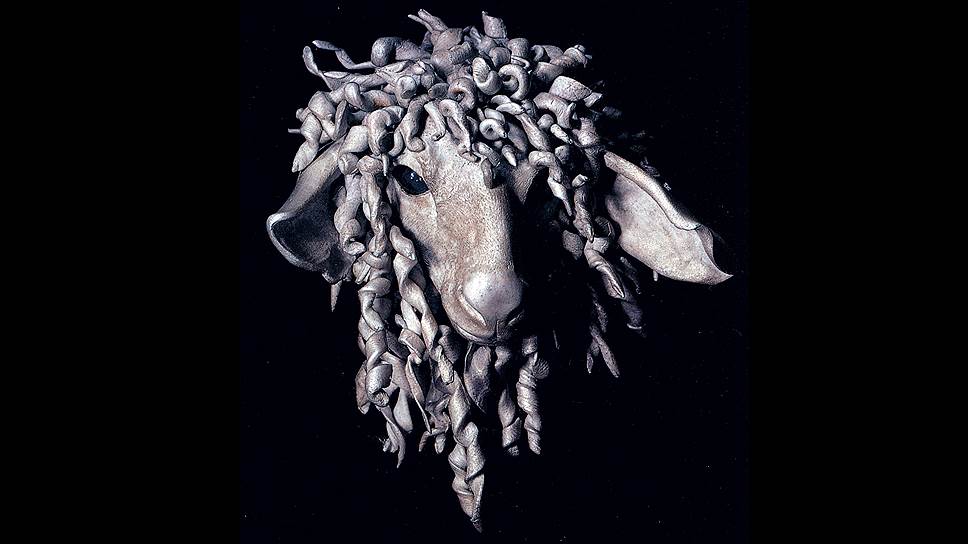 JAR, брошь Sheep&#39;s Head, алюминий, золото, 1997 год 