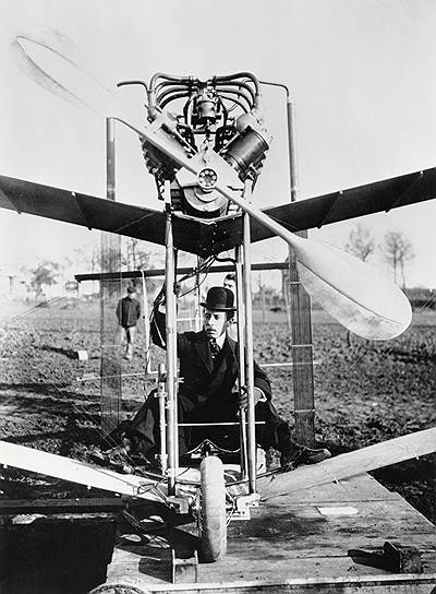 Альберто Сантос-Дюмон (1873-1932) — уроженец Бразилии и знаменитейший парижский авиатор 
