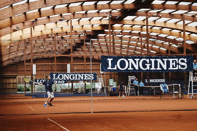 Теннис — один из излюбленных видов спорта швейцарской марки 
